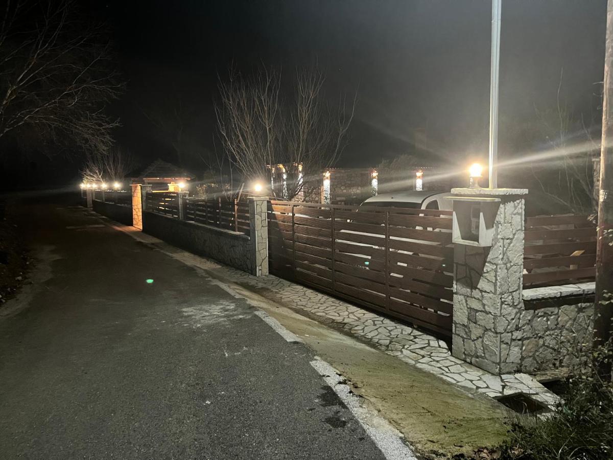 Το Πετρινο Σπιτι Του Καστρη! Με Θεα Τα Μετεωρα Vila Kalabáka Exterior foto